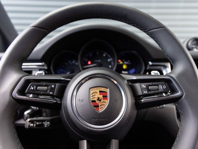 2026 Porsche Macan AWD