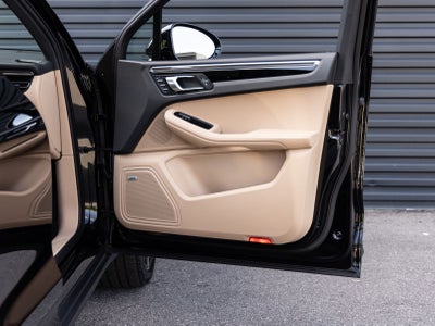 2025 Porsche Macan AWD