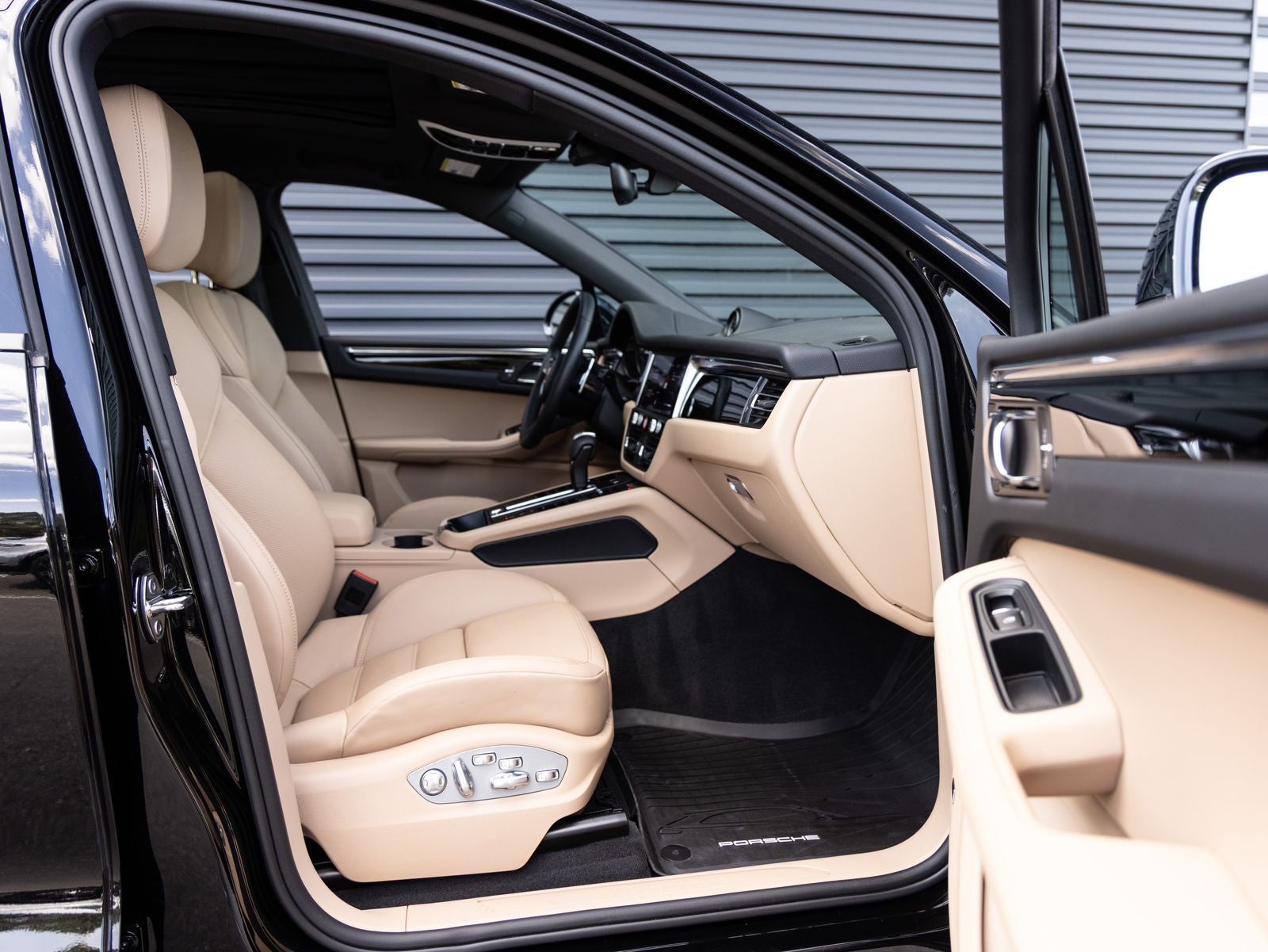 2025 Porsche Macan AWD