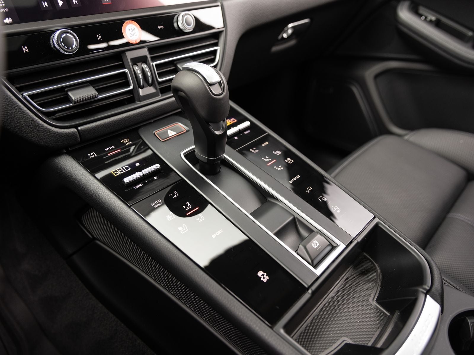 2026 Porsche Macan AWD