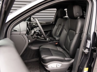 2026 Porsche Macan AWD
