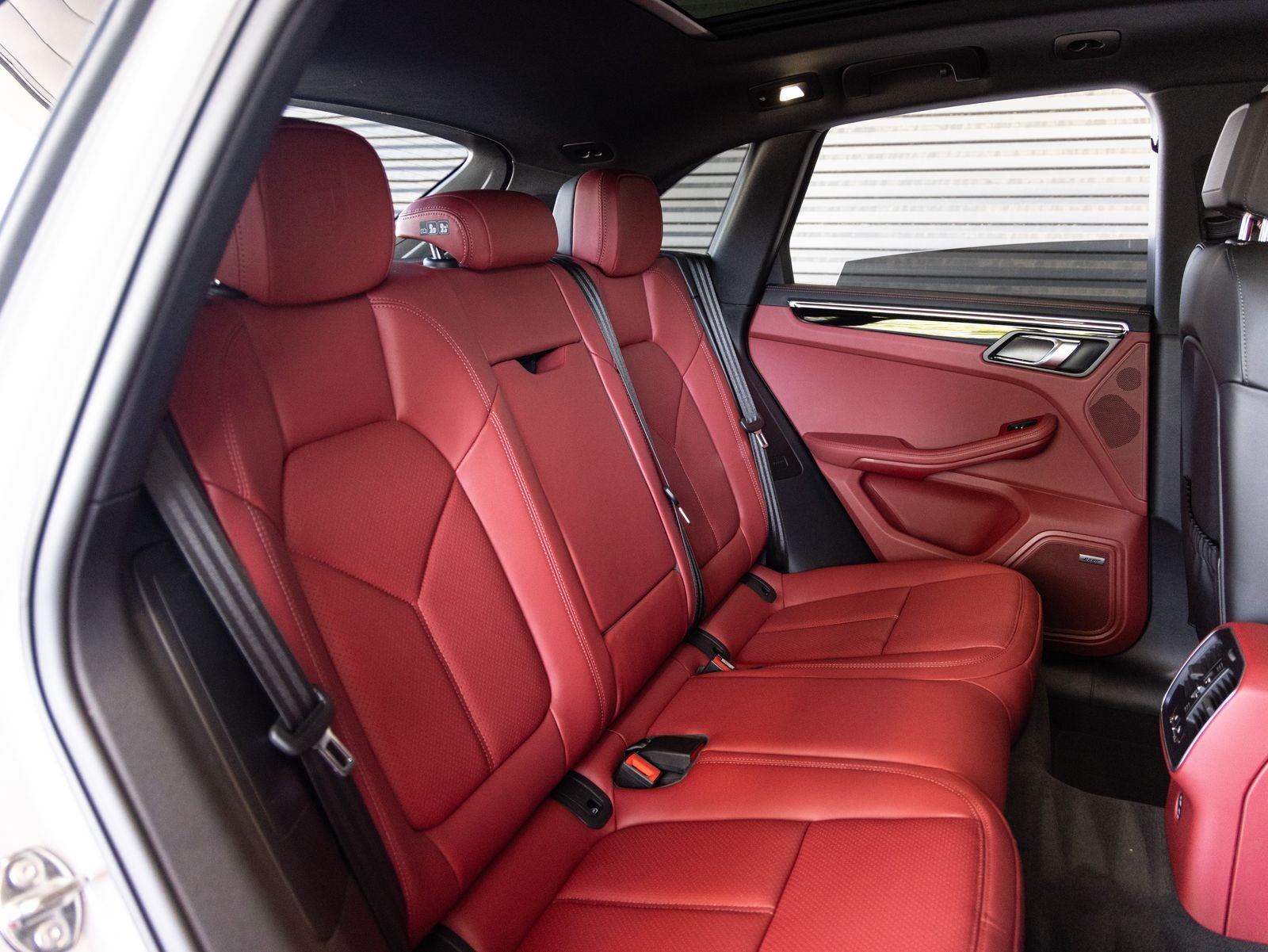 2026 Porsche Macan AWD