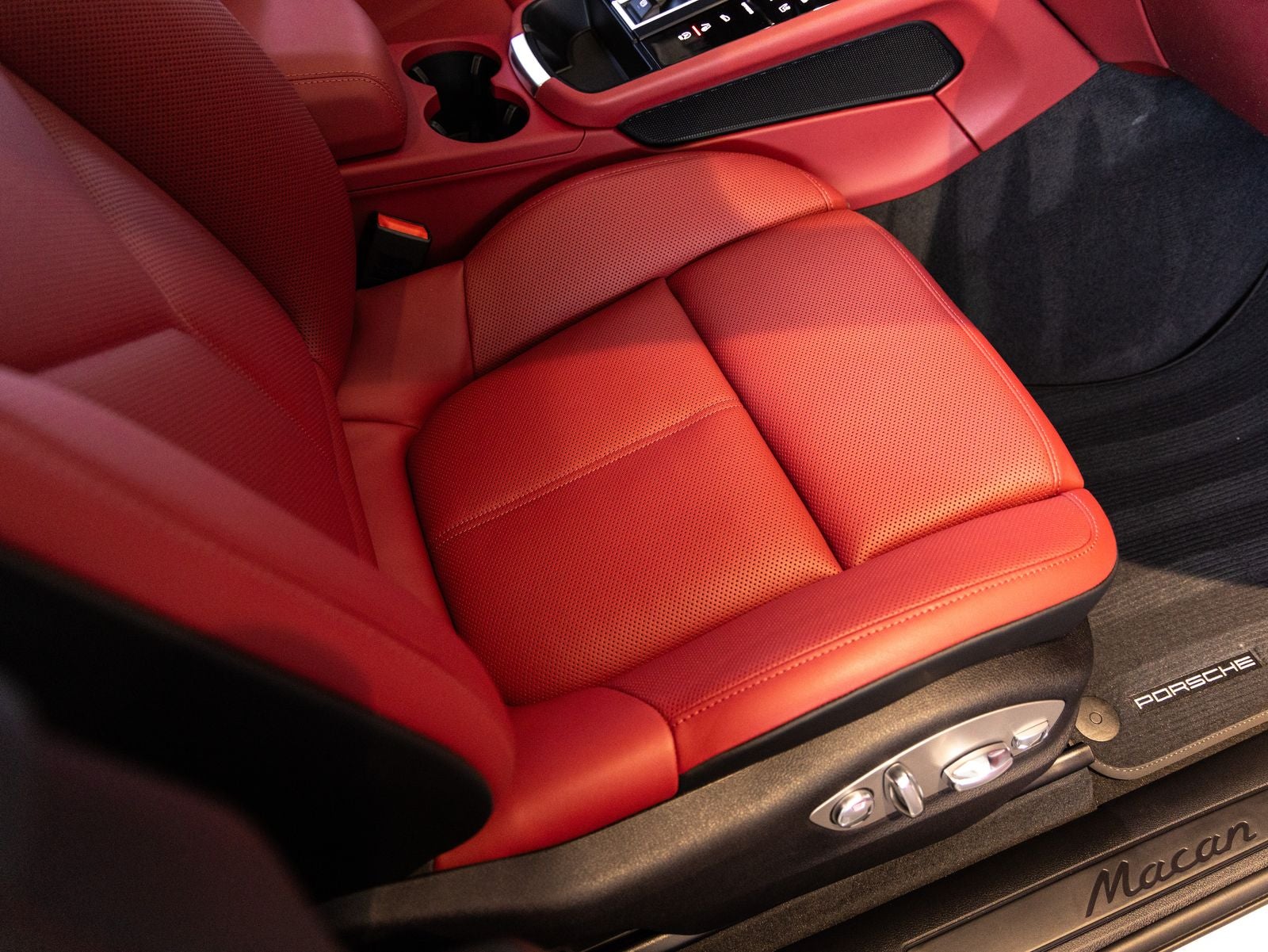 2026 Porsche Macan AWD