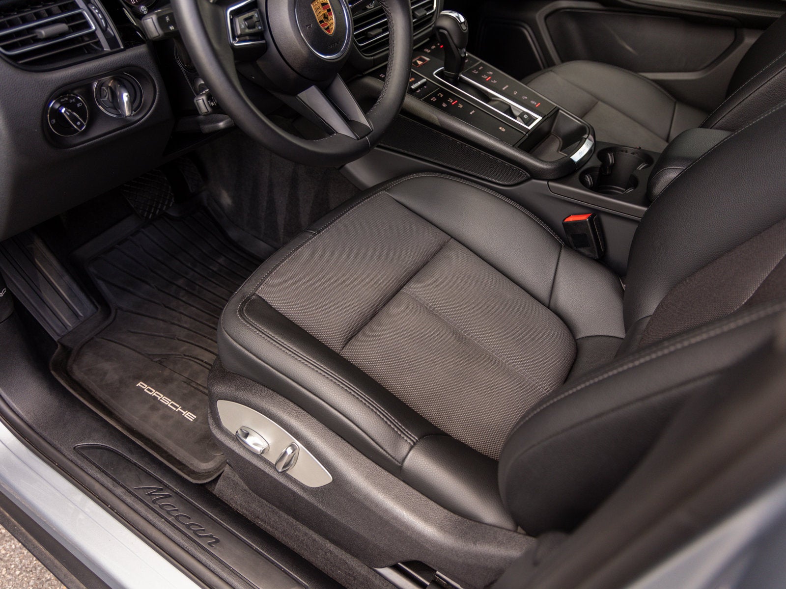 2025 Porsche Macan Macan