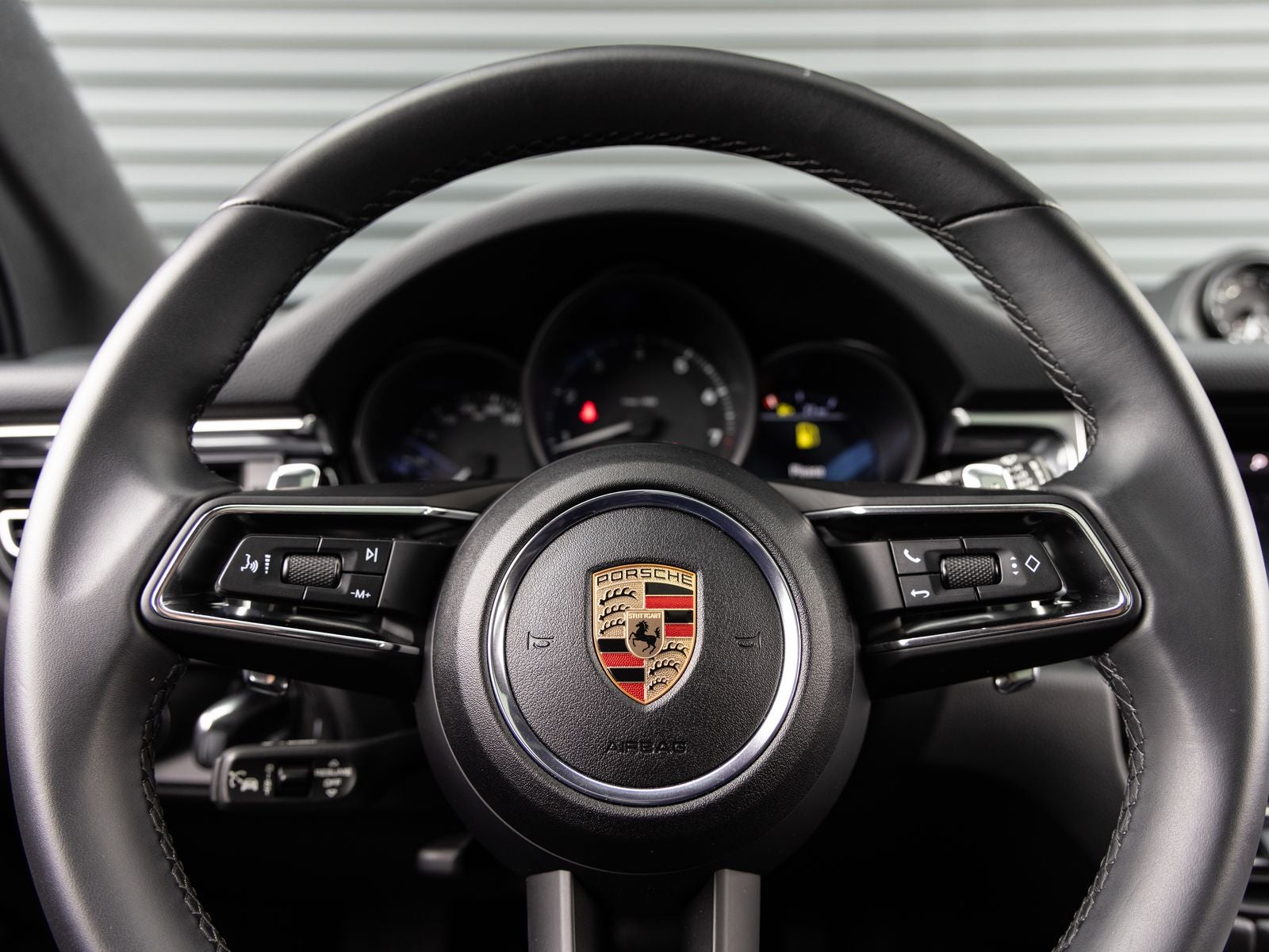 2025 Porsche Macan AWD