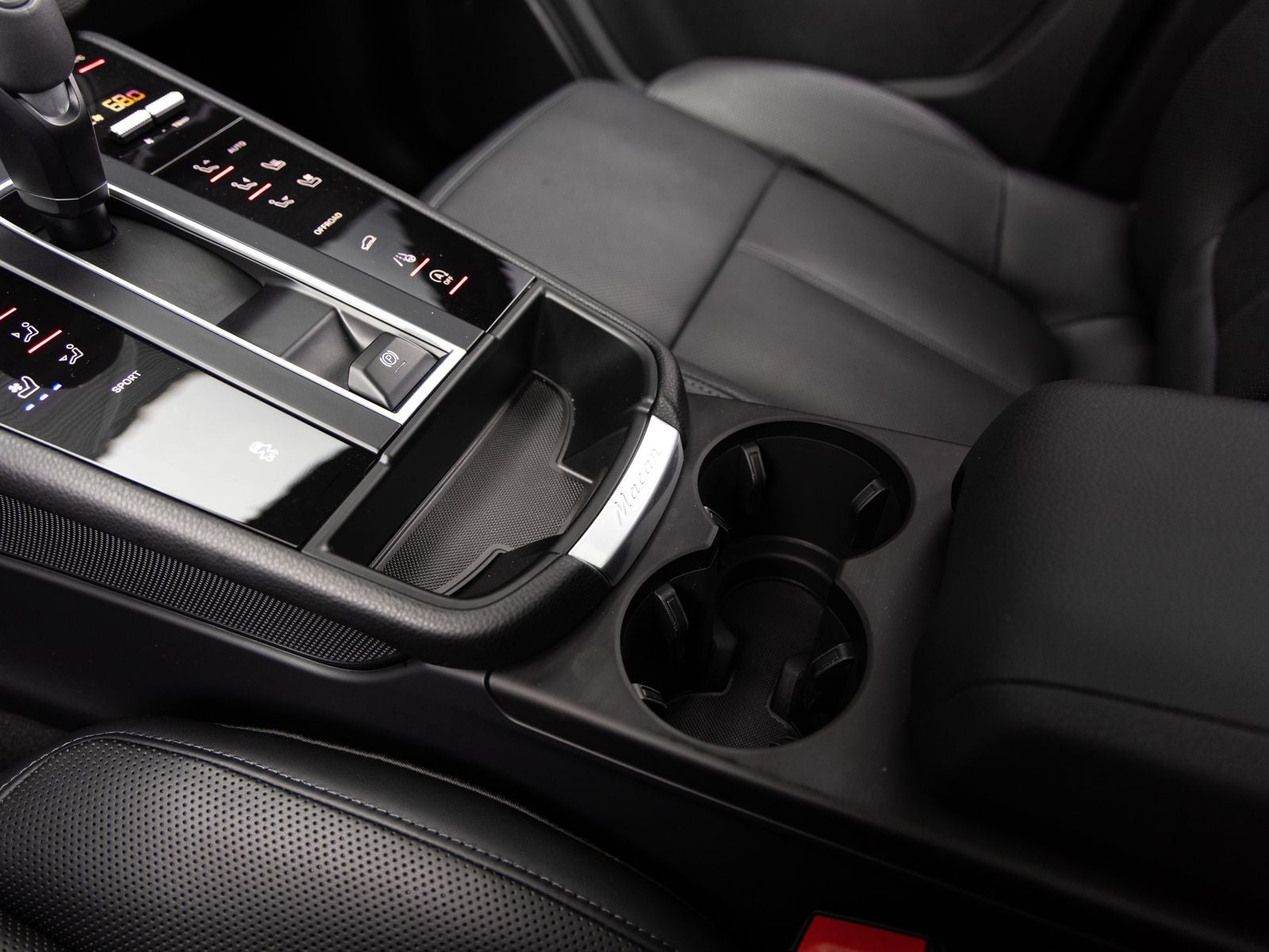2025 Porsche Macan AWD