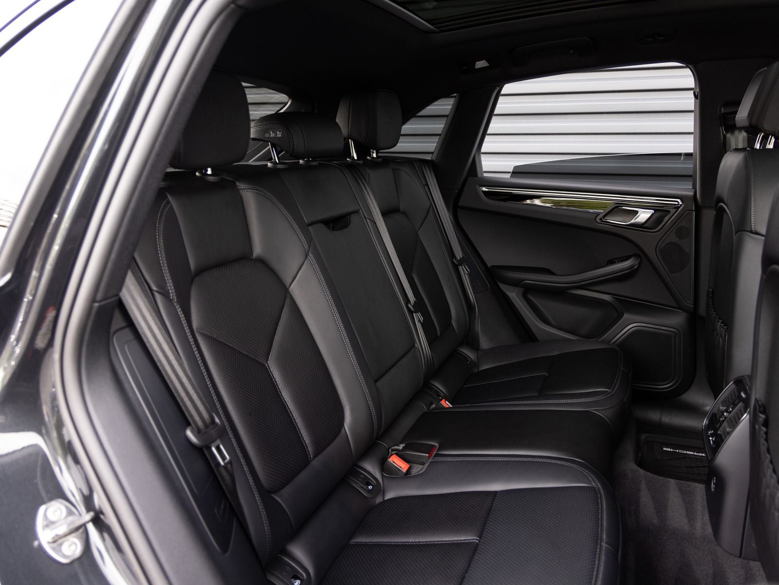 2025 Porsche Macan AWD