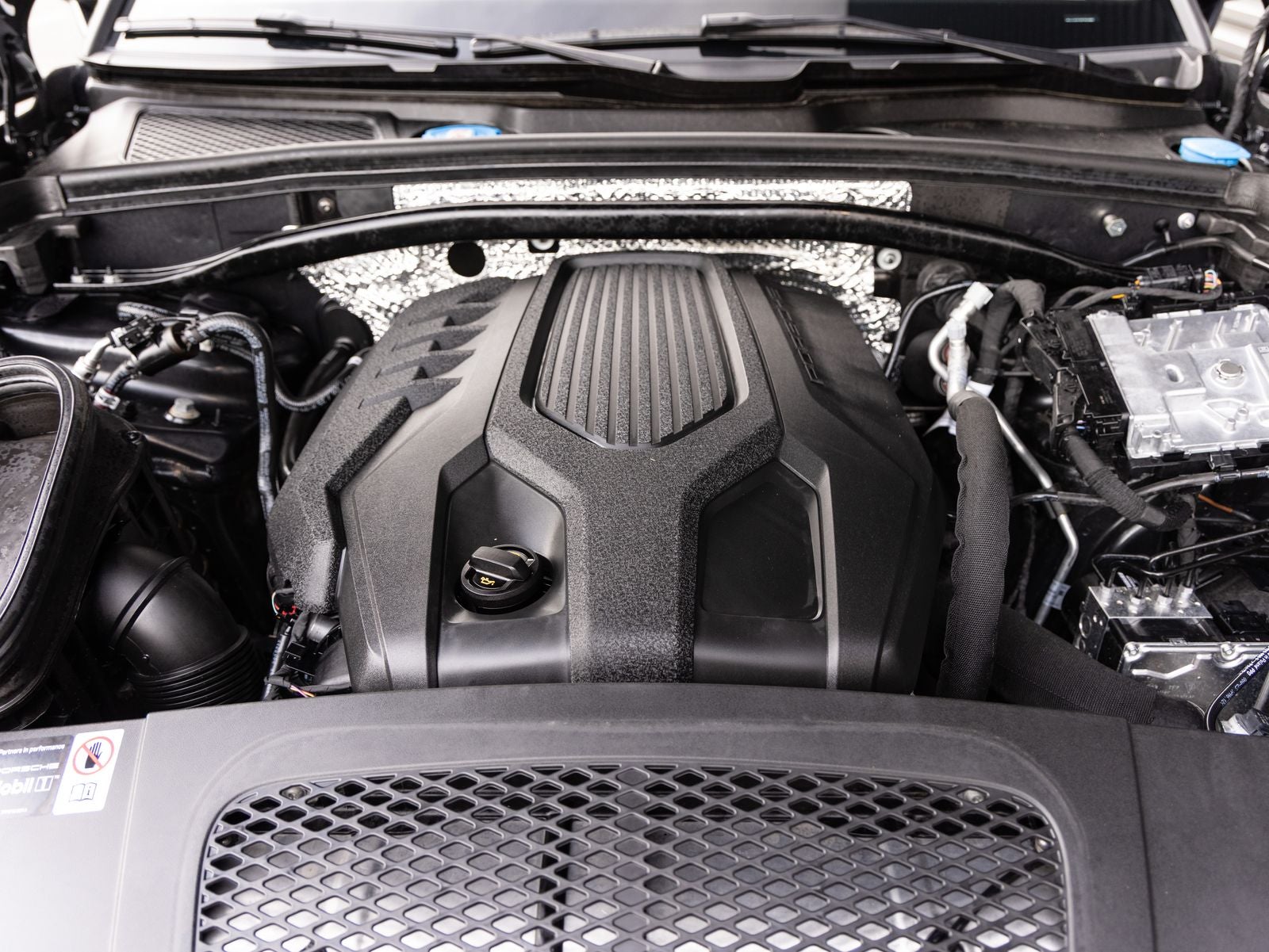 2025 Porsche Macan AWD