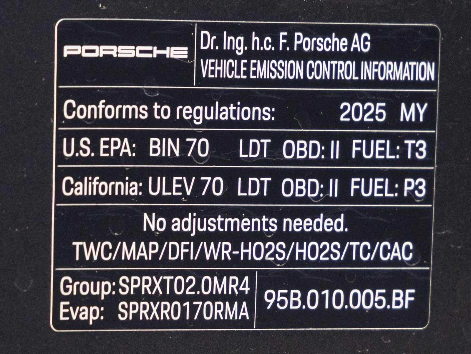 2025 Porsche Macan AWD