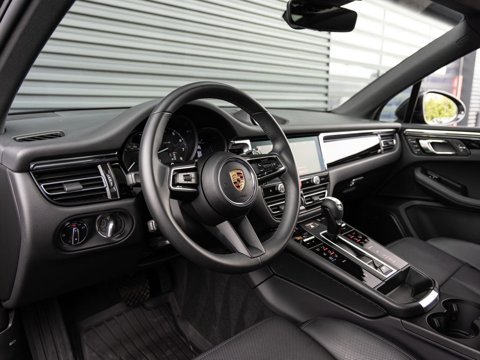 2025 Porsche Macan AWD