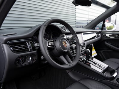 2025 Porsche Macan Macan