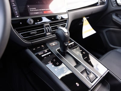 2026 Porsche Macan AWD