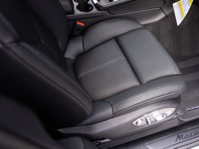 2026 Porsche Macan AWD
