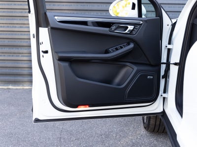 2026 Porsche Macan AWD