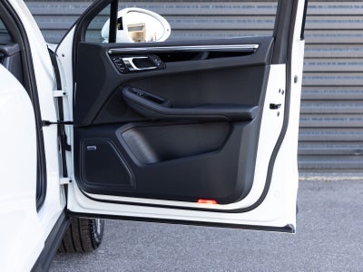 2026 Porsche Macan AWD