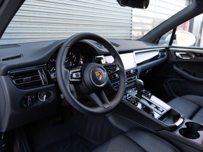 2026 Porsche Macan AWD