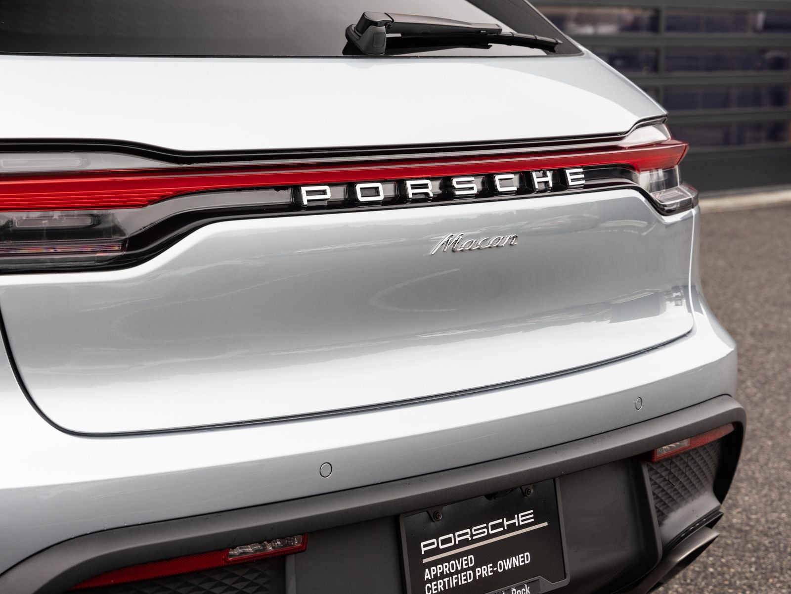2025 Porsche Macan AWD