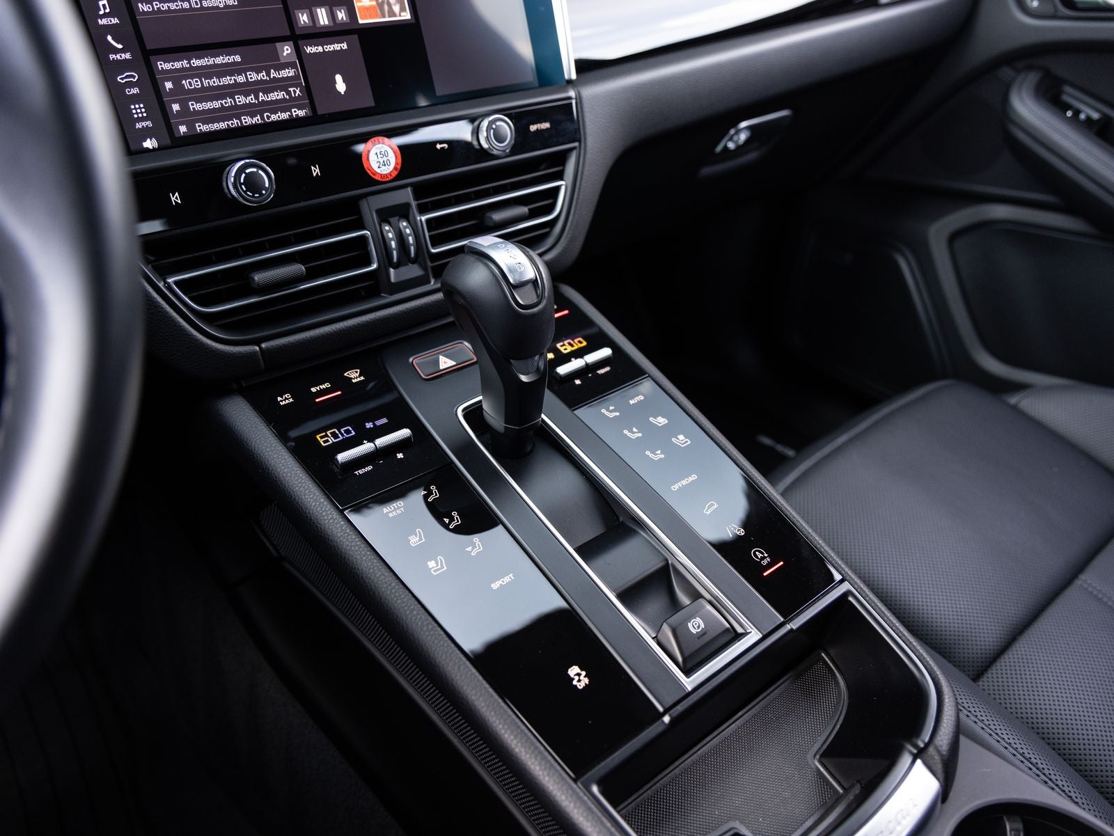 2025 Porsche Macan AWD