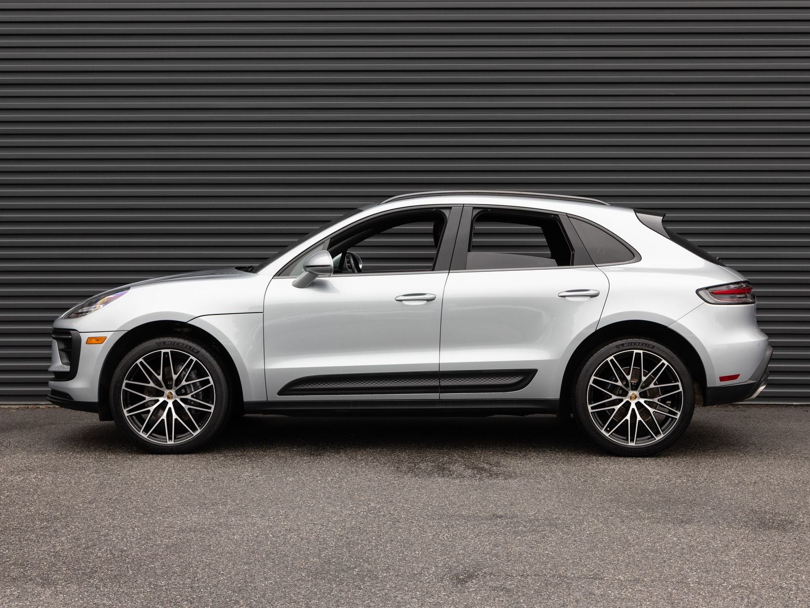 2025 Porsche Macan AWD