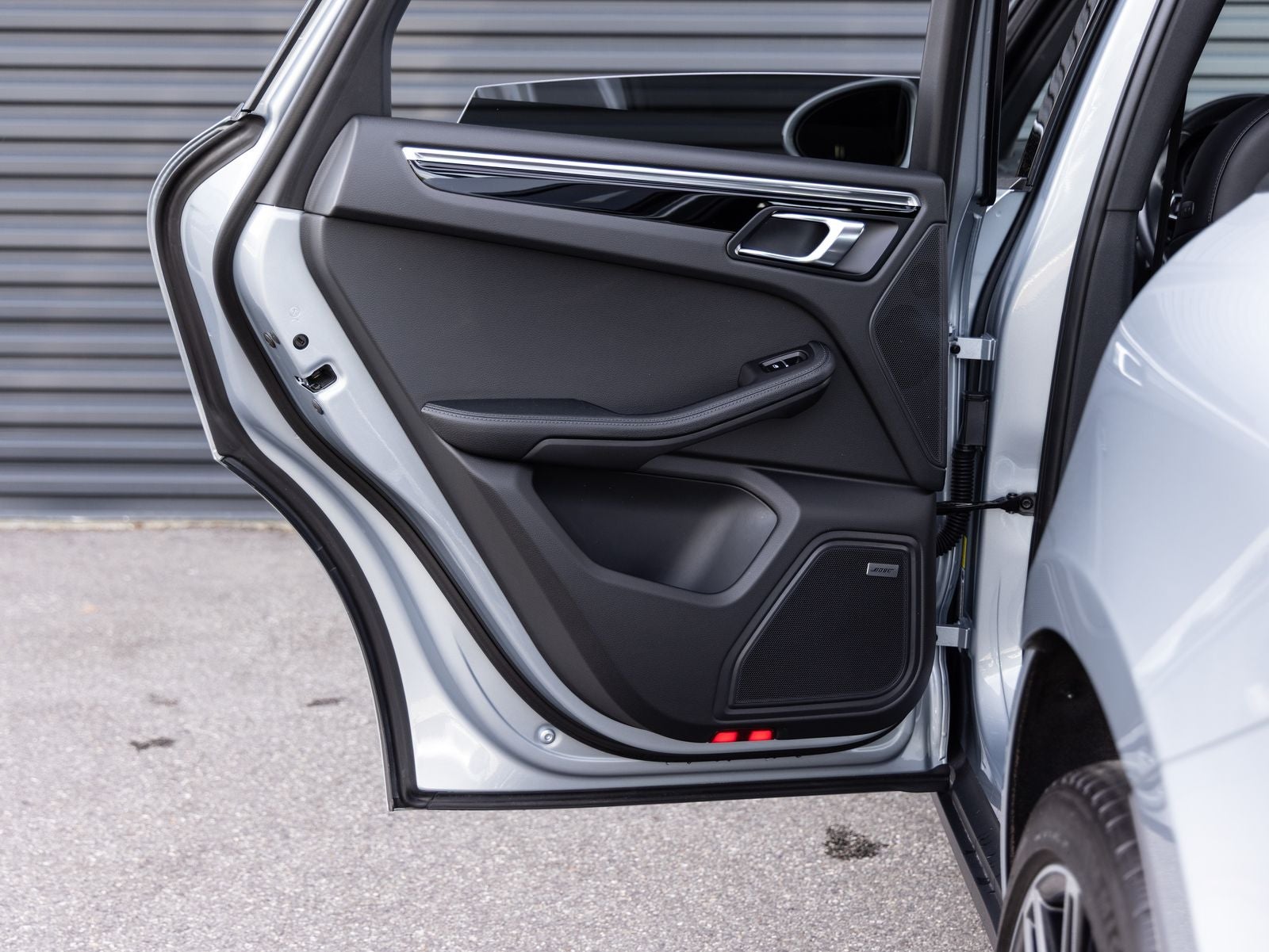 2025 Porsche Macan AWD