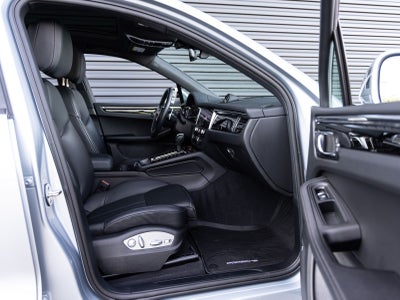 2025 Porsche Macan AWD