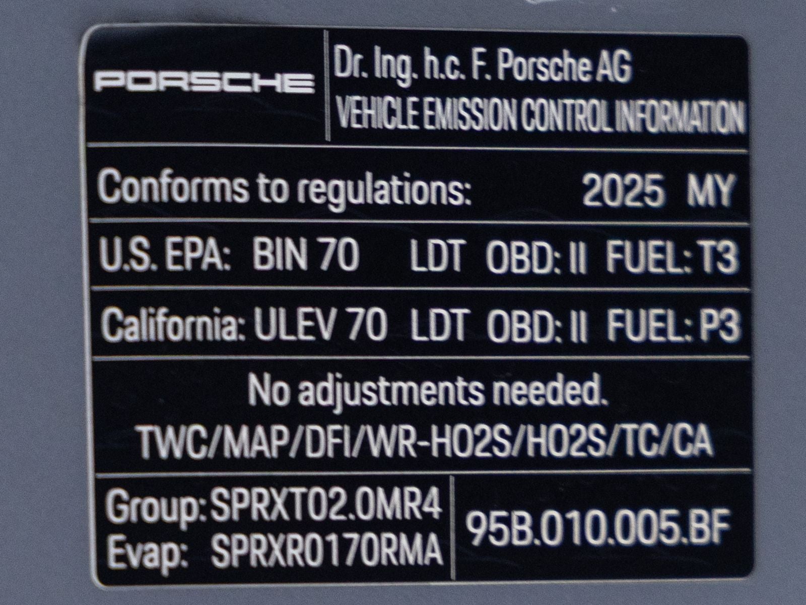 2025 Porsche Macan AWD