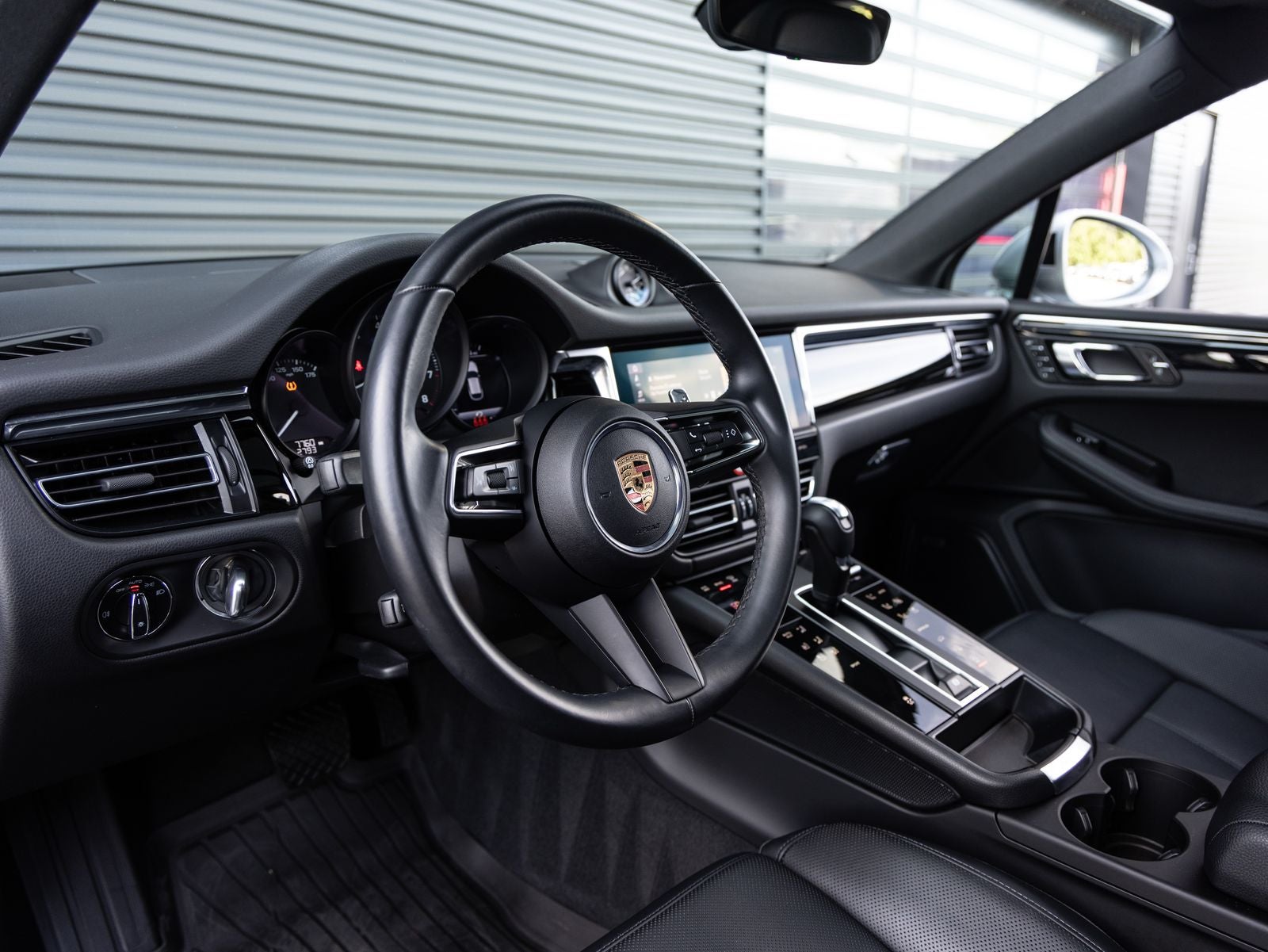 2025 Porsche Macan AWD