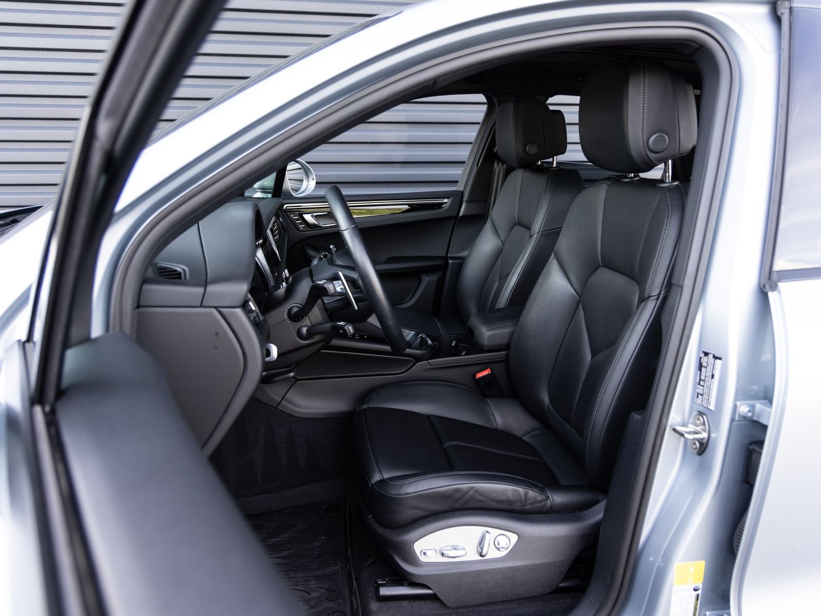 2025 Porsche Macan AWD
