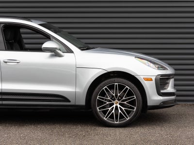 2025 Porsche Macan AWD