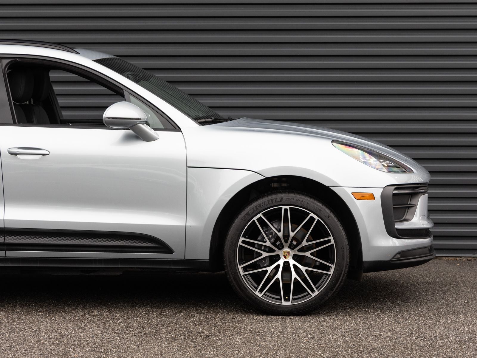 2025 Porsche Macan AWD