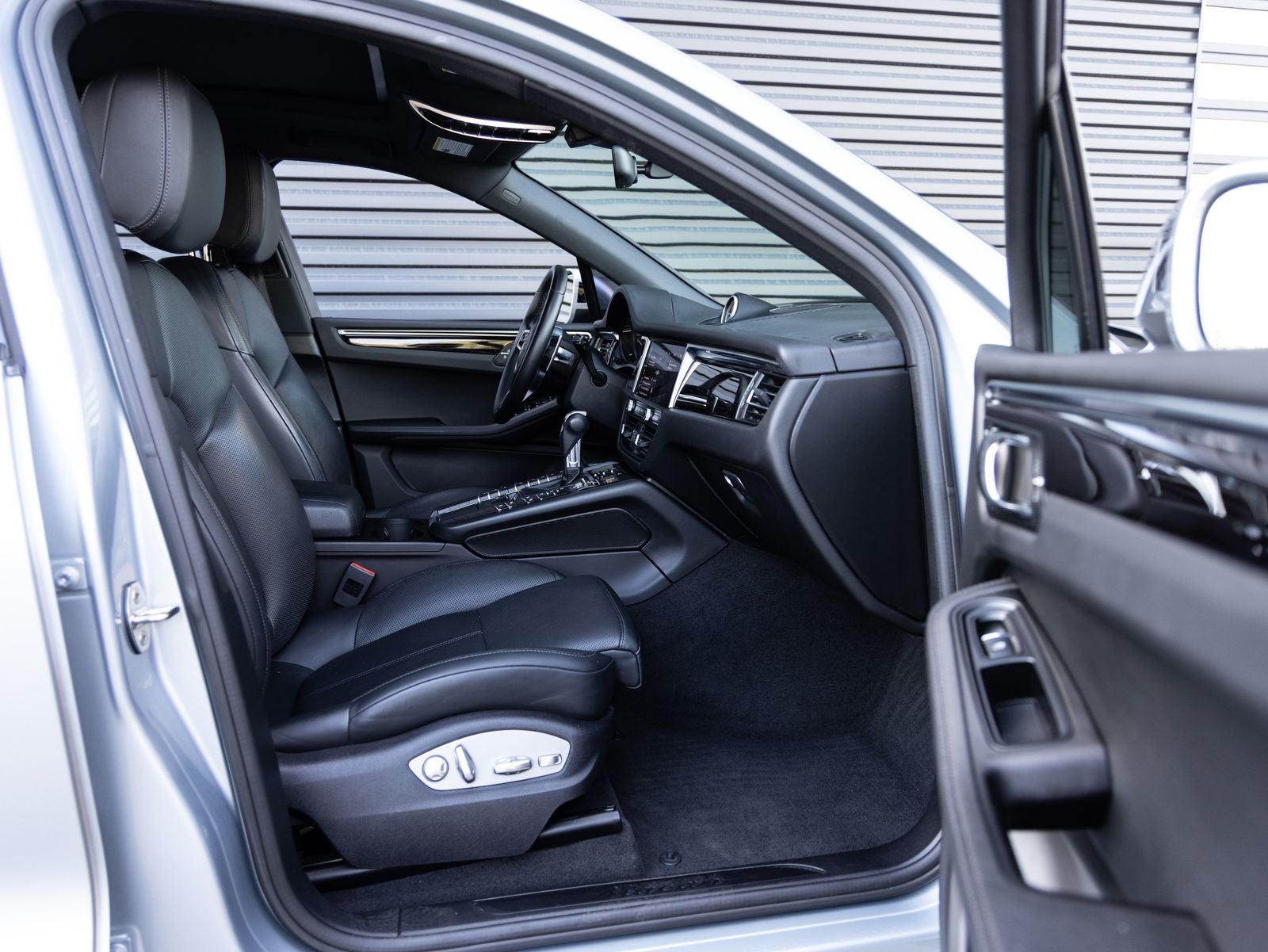 2020 Porsche Macan Macan