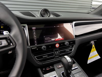 2025 Porsche Macan Macan