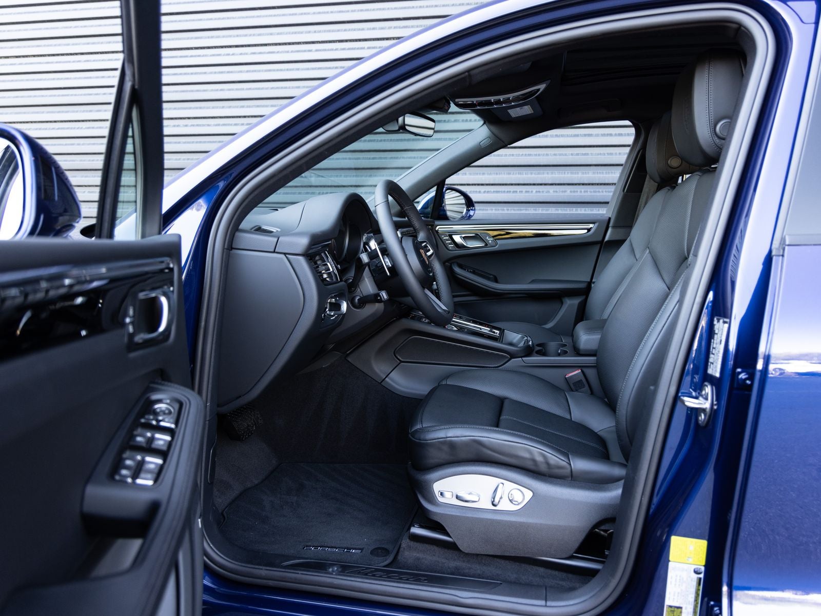 2026 Porsche Macan AWD