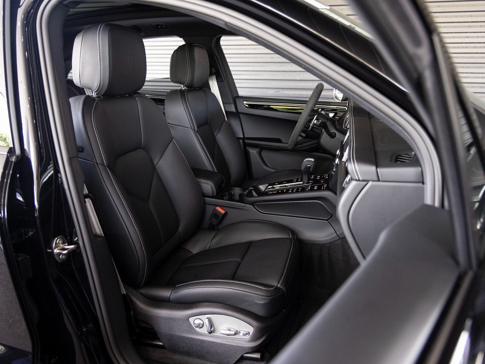 2025 Porsche Macan Macan T