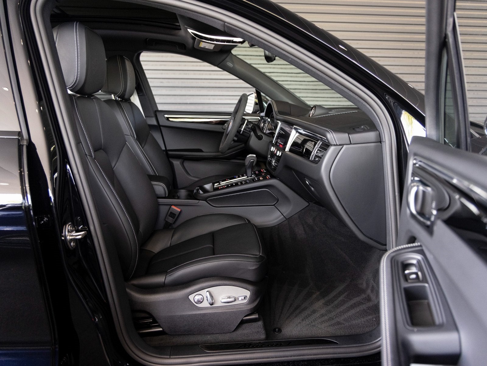 2025 Porsche Macan Macan T