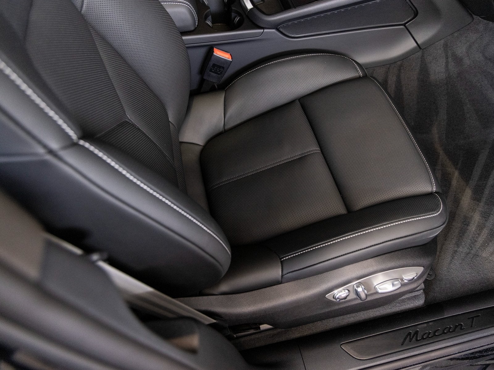 2025 Porsche Macan Macan T