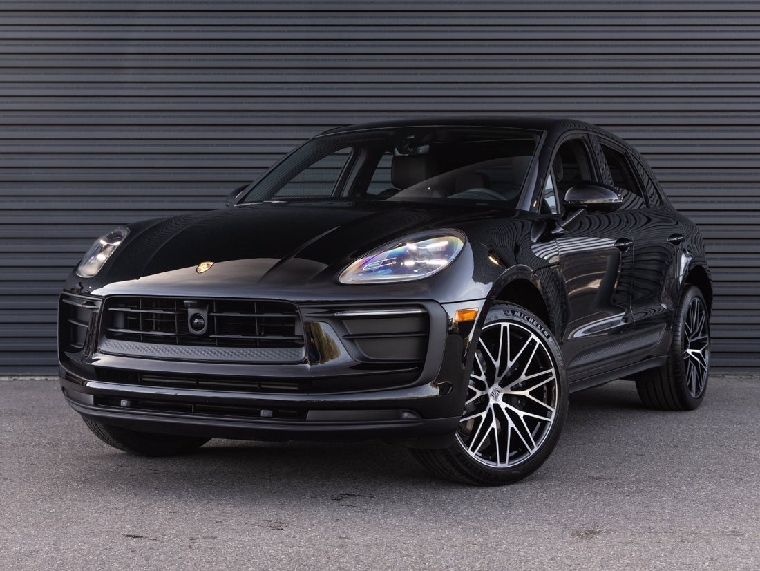 2026 Porsche Macan — photo 1 of 38