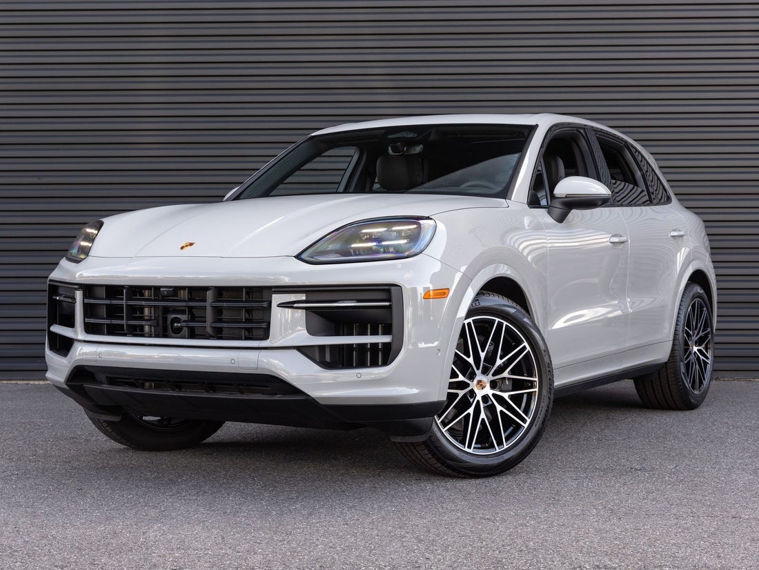 2026 Porsche Cayenne — photo 1 of 36