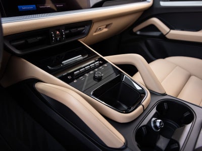 2025 Porsche Cayenne AWD