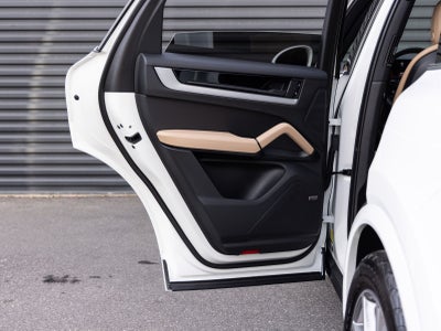2025 Porsche Cayenne AWD