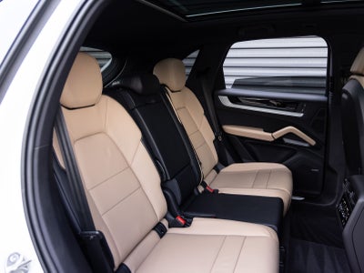 2025 Porsche Cayenne AWD