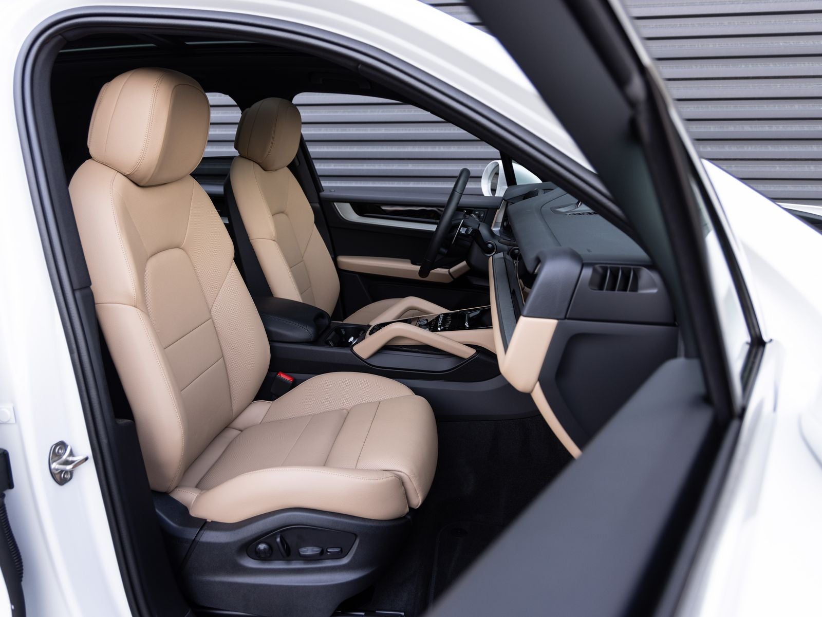 2025 Porsche Cayenne AWD