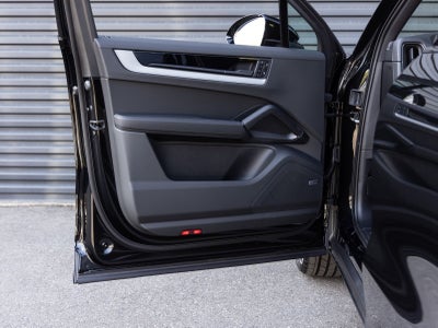 2026 Porsche Cayenne AWD