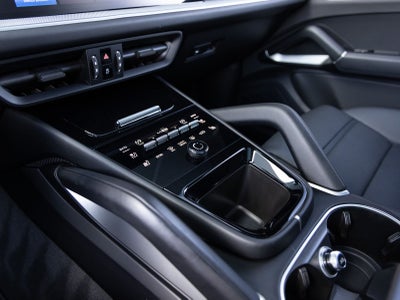 2025 Porsche Cayenne AWD