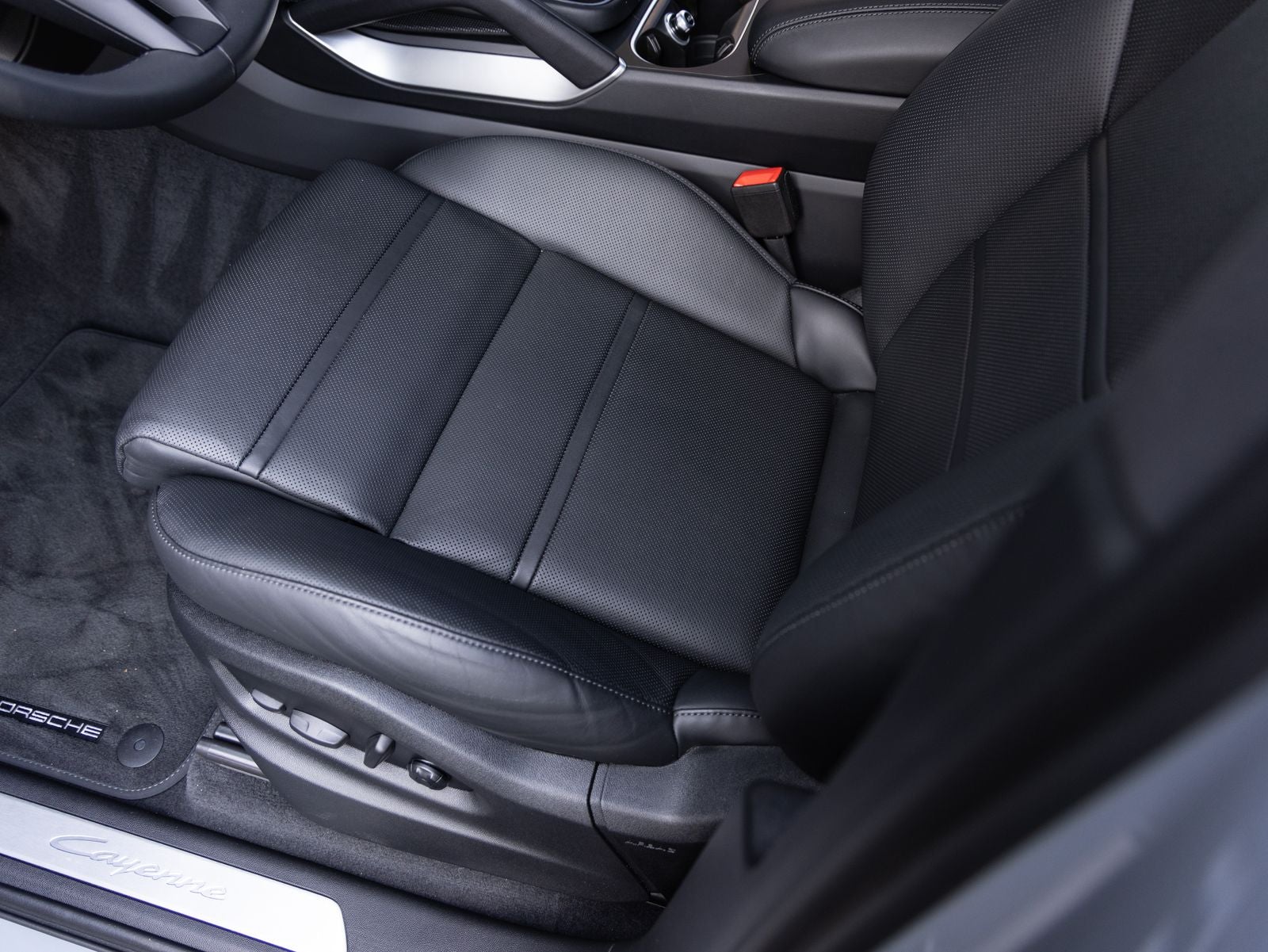 2025 Porsche Cayenne AWD