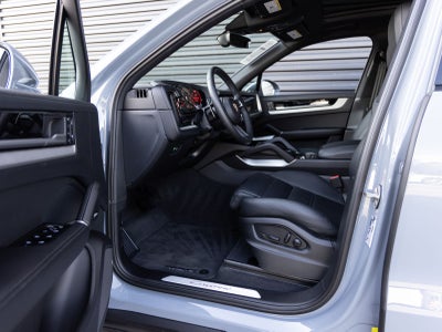 2025 Porsche Cayenne AWD