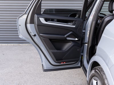 2025 Porsche Cayenne AWD