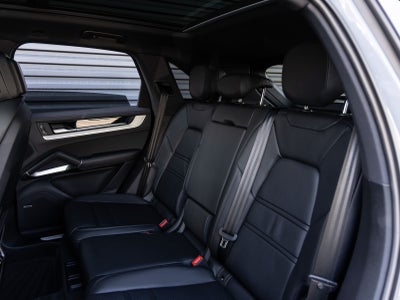 2025 Porsche Cayenne AWD