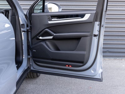 2025 Porsche Cayenne AWD