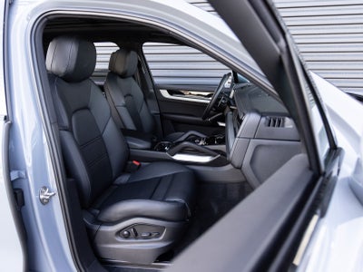 2025 Porsche Cayenne AWD